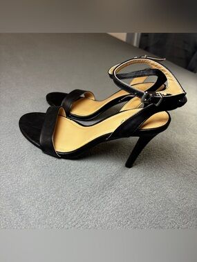 Abound Nordstrom leather high heels with gold accents Size 9